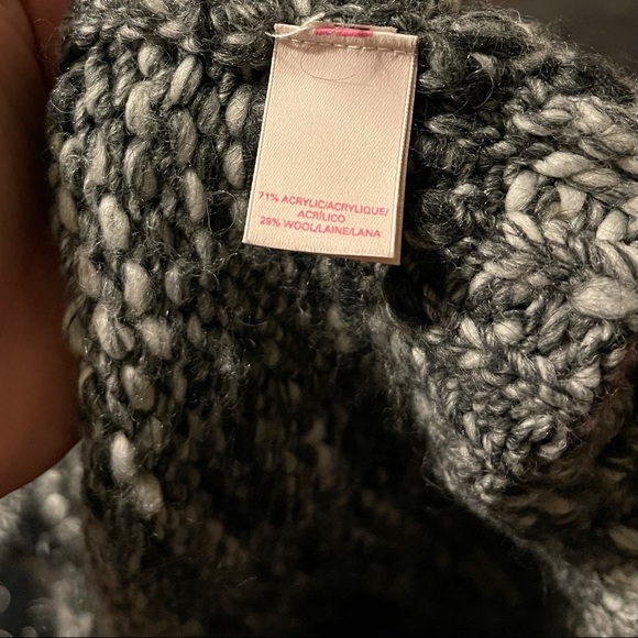Victoria's Secret Woman’s Button Down Grey Wool Sweater Size Small - Picture 6 of 7
